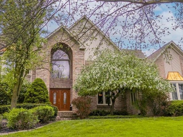 11775 Hunters Creek Dr, Plymouth, MI 48170
