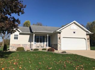 102 Sunset Ct, Wakarusa, IN 46573