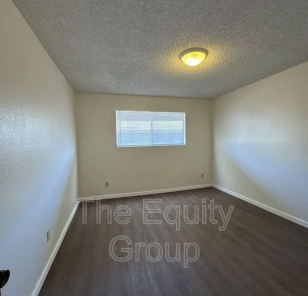 1861 Emma Lee Ln — Photo 9