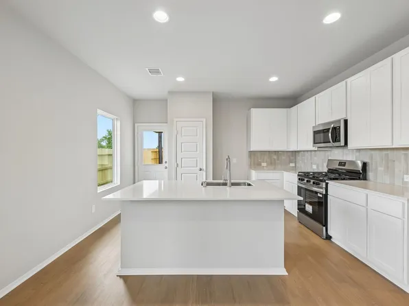 408 Hickory Hills Dr, Pattison, TX 77423