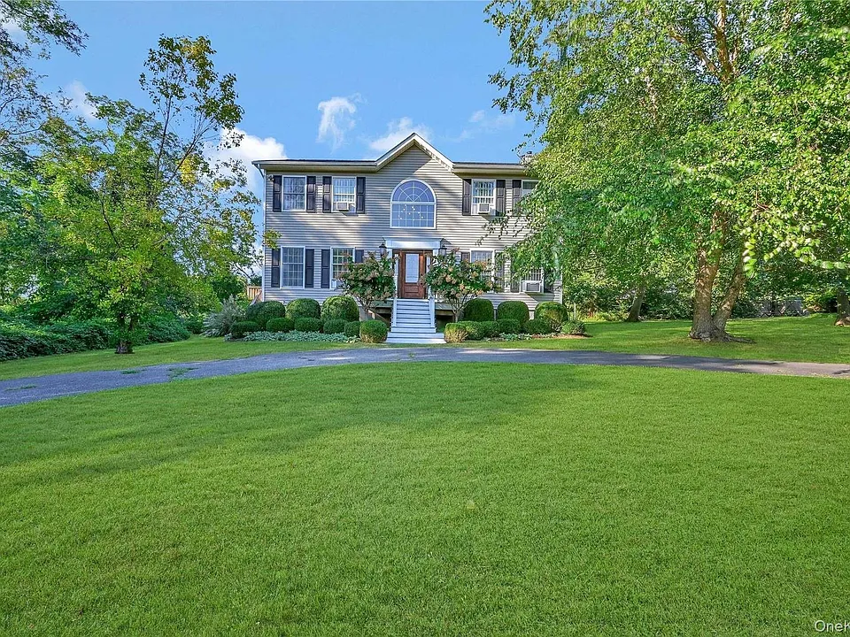 215 Kouros Rd