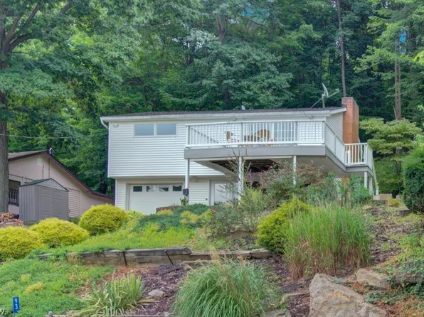 93 E Mohawk Dr, Malvern, OH 44644