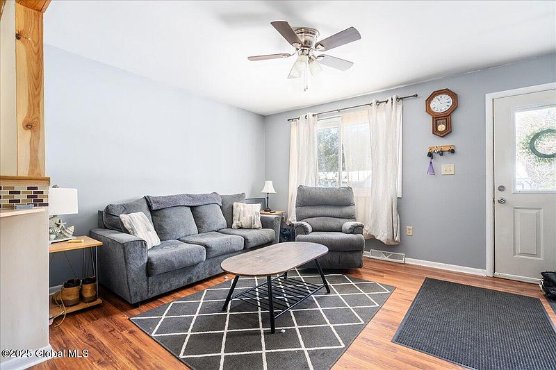 4th image of 38 Red Oak Lane