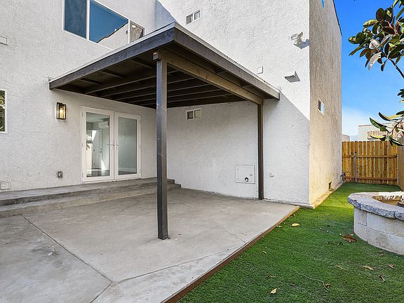 5th image of 2050 S Harcourt Ave