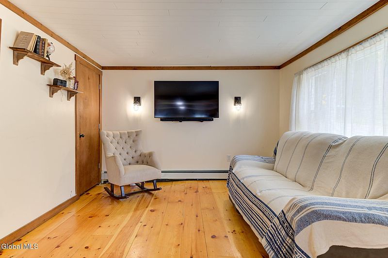 5th image of 2061 Burtonville Road