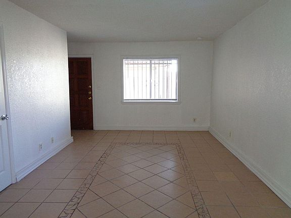3rd image of 7945 Knights Dr