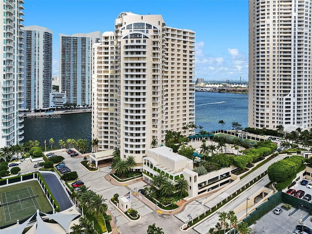 Building Photo - 888 Brickell Key Dr #609