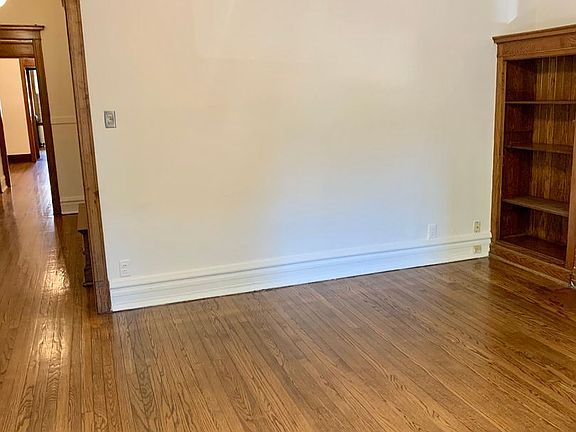 5th image of 2922 N Burling St #1