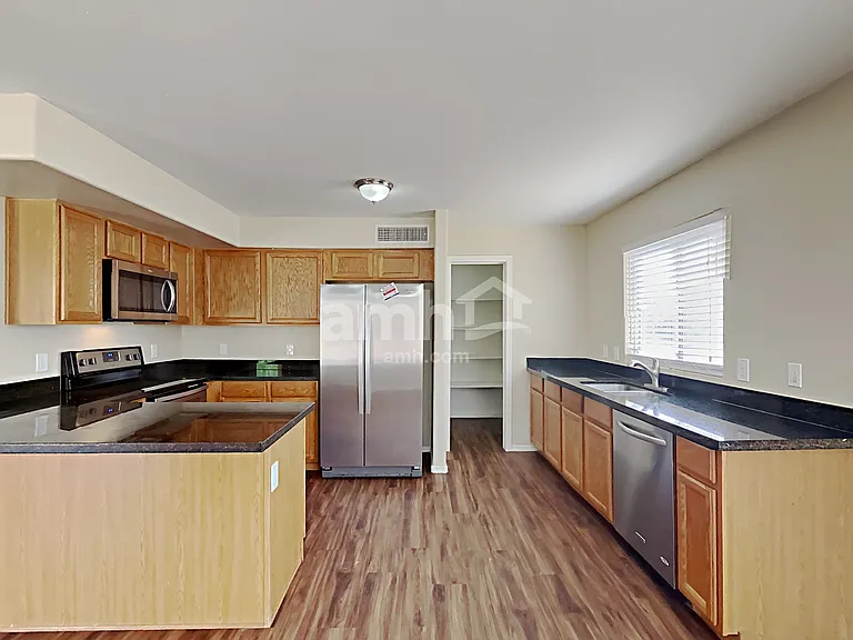 10460 E Obispo Ave — Photo 3
