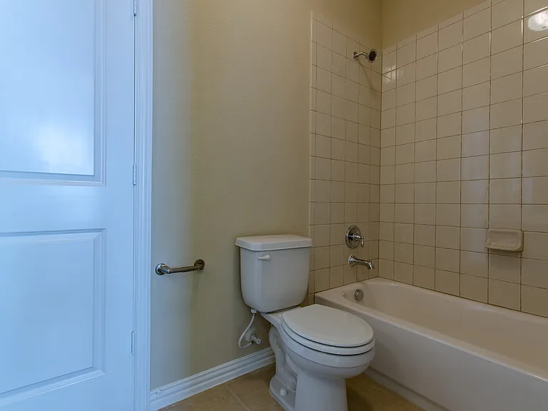 1940 Argyle Ln — Photo 21