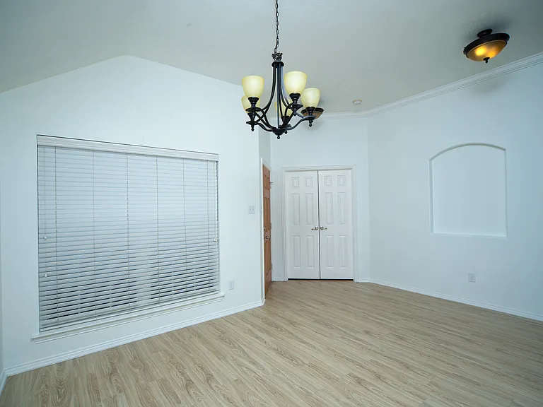 2708 Comanche Trl — Photo 15