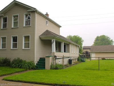 656 Pine St, Wyandotte, MI, 48192