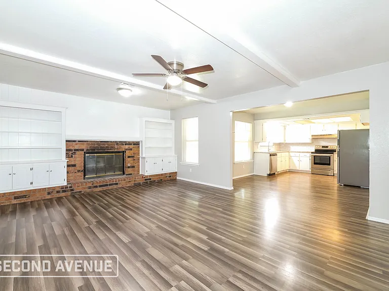 1417 Edinburg Dr — Photo 5