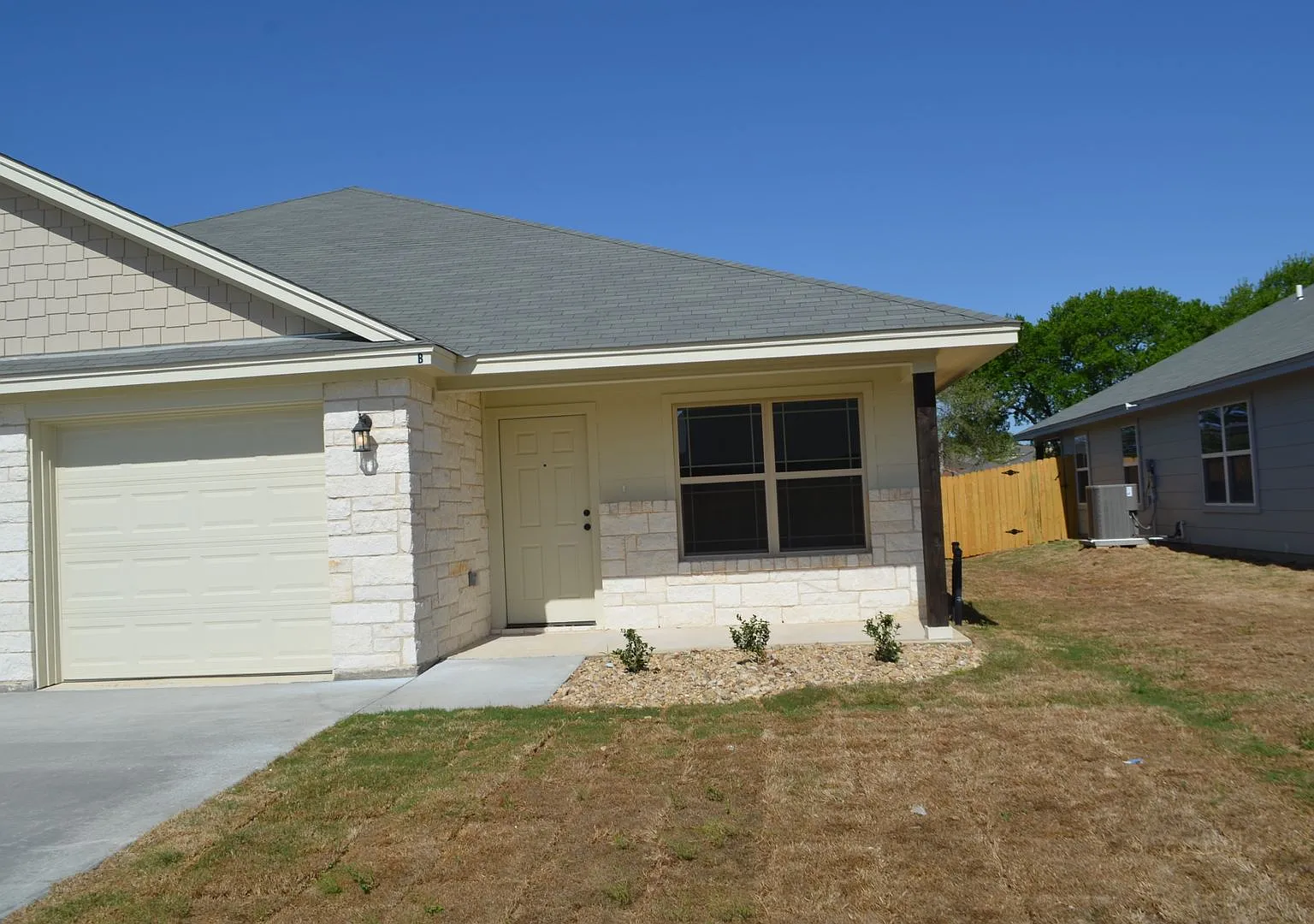 1906 Castroville Tr — Photo 1