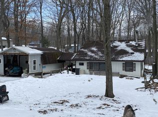 1032 Lake Dr, Harrison, MI