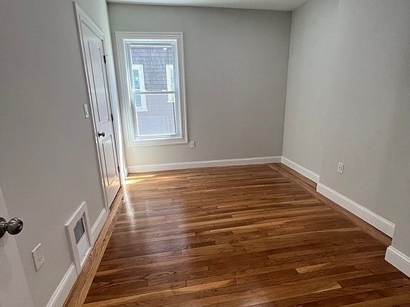 5th image of 765 Columbia Rd APT 3