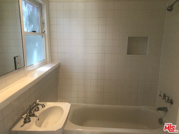 5th image of 2301 Beverly Glen Pl APT 2