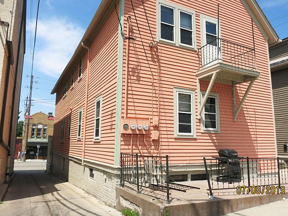 3rd image of 1017 E Brady St #1019