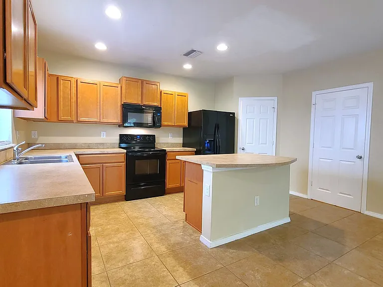4718 Chatterton Way — Photo 10