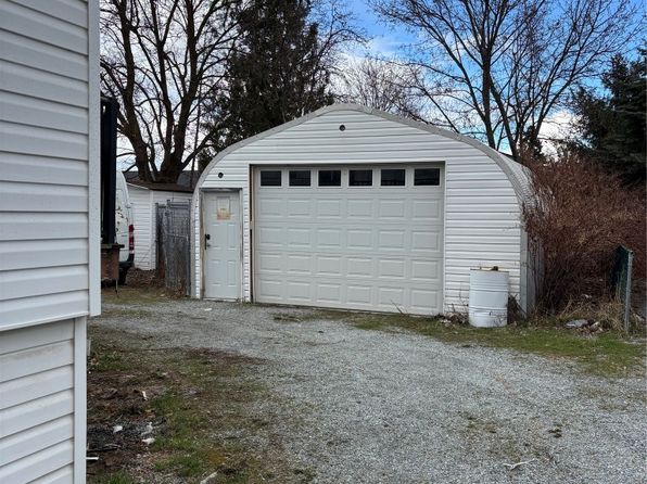 570 Hollydell Rd, Kelowna, BC V1X 1L3