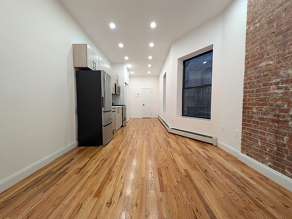 5th image of 226 E 85th St APT 4A
