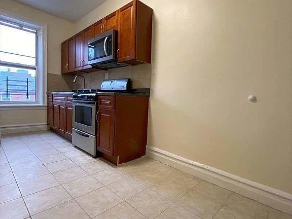 2nd image of 30-93 32nd St #3R
