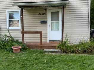 32205 Ontonagon Ct #B, Westland, MI 48186