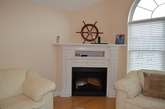4th image of 1403 Fountain Ln