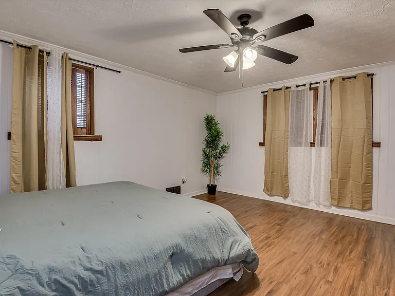 714 Hickman Rd — Photo 57