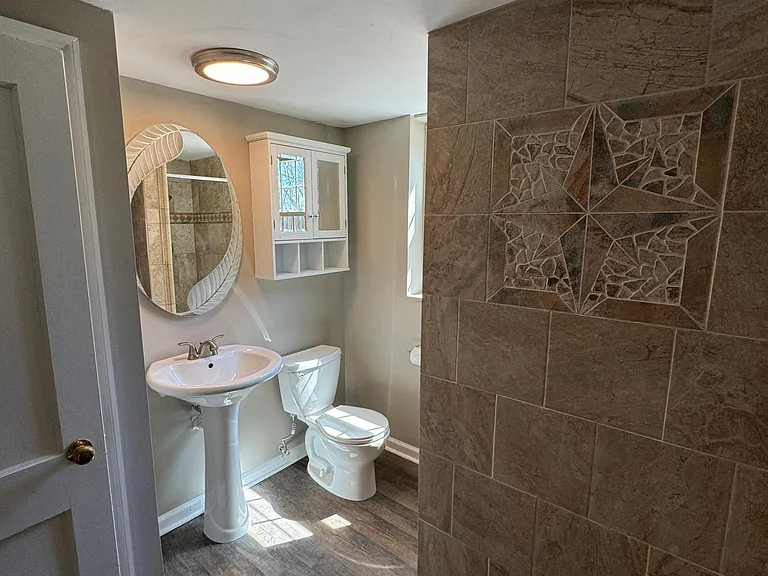 Custom 3/4 bath with shower