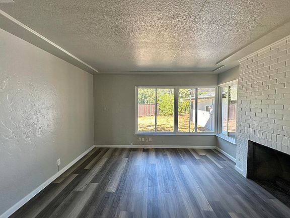 4th image of 1940 Norris Drive W