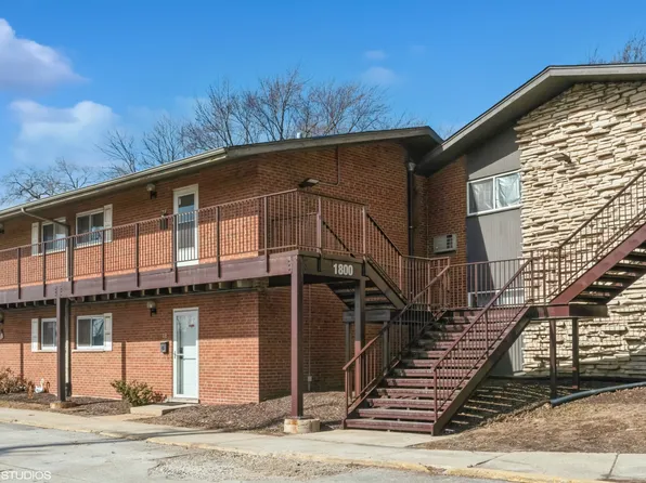 1800 S Knights Bridge Dr #2E, Mount Prospect, IL 60056