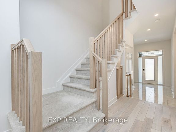 3rd image of 575 Rathburn Ln