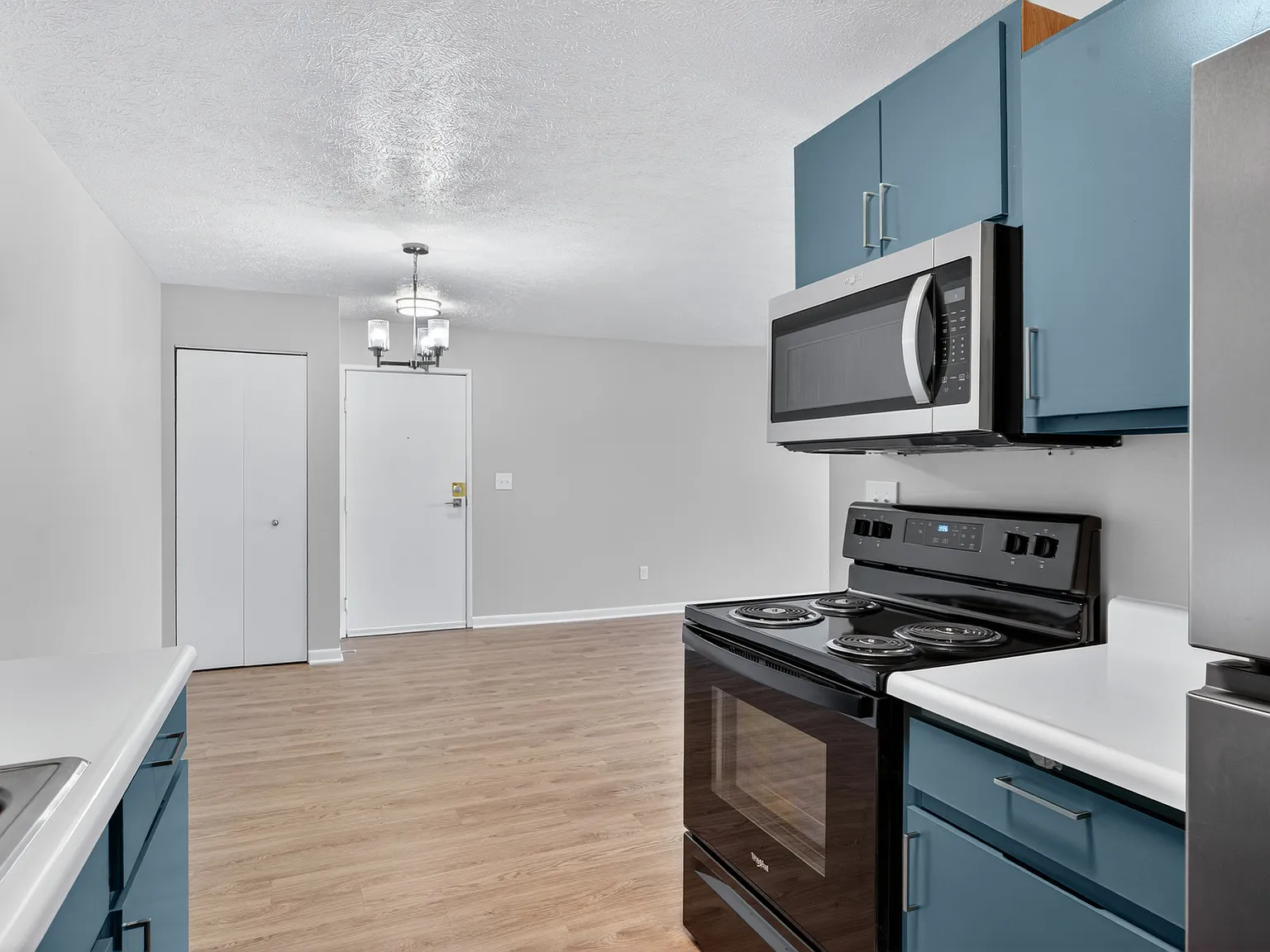 Lakeside Apartments — Photo 3