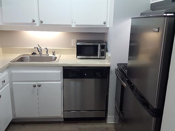 3rd image of 1501 W Hillsdale Blvd #104