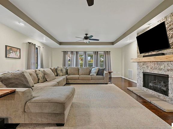 2nd image of 106 Kelly Dr