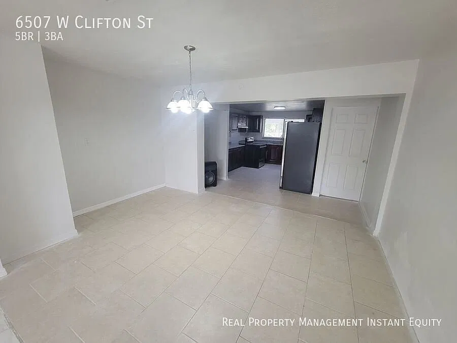 Spacious Tampa Home — Photo 3