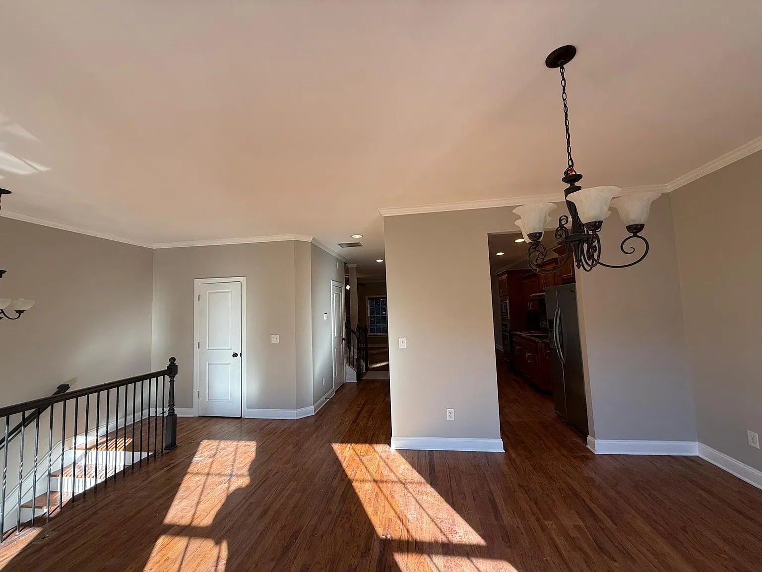 3 bed, 2.5 bath, 2300 sqft, $2,500 — Photo 4