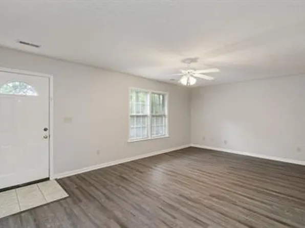 2450 Town Creek Rd W #B3, Lenoir City, TN 37771