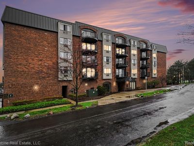 35300 Woodward Ave, Birmingham, MI, 48009
