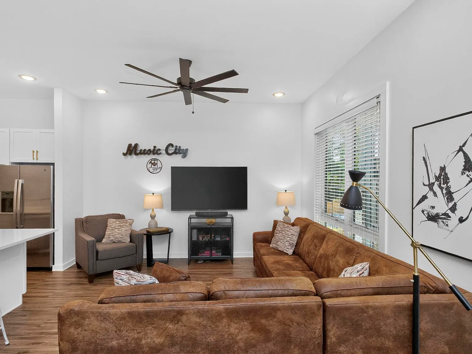 4 bed, 1808 sqft, $4,565 — Photo 3