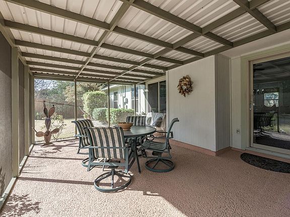 3rd image of 204 Mesa Verde St
