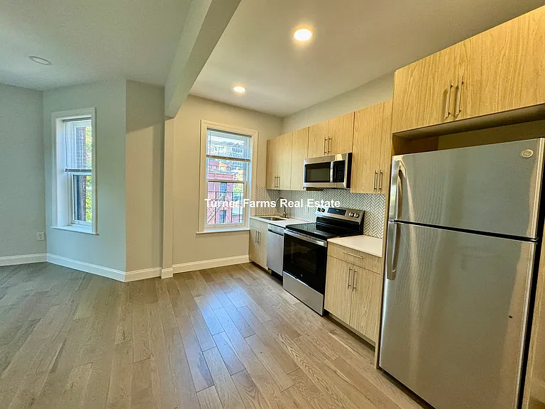 379 Commonwealth Ave — Photo 3