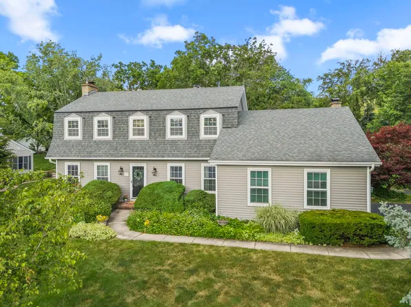 2S077 Burning Trl, Wheaton, IL 60189