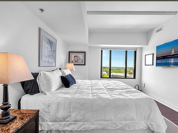 4th image of 111 N Ashley St Suite 809