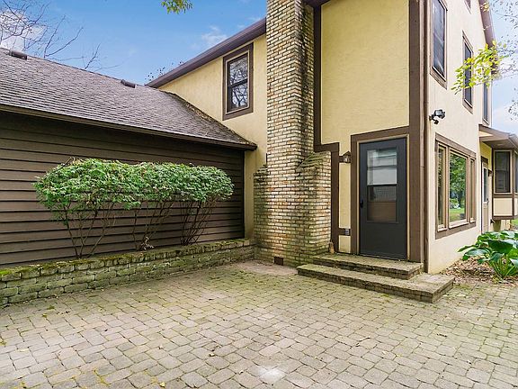 5th image of 2377 Collins Dr