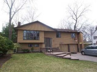 16 Tiffany Ln, Smithtown, NY 11787