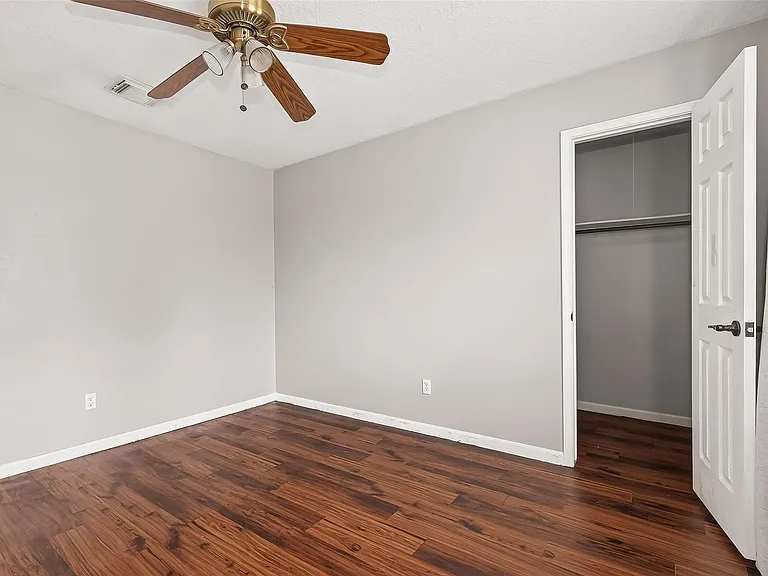 20211 Salzburg Ln — Photo 35