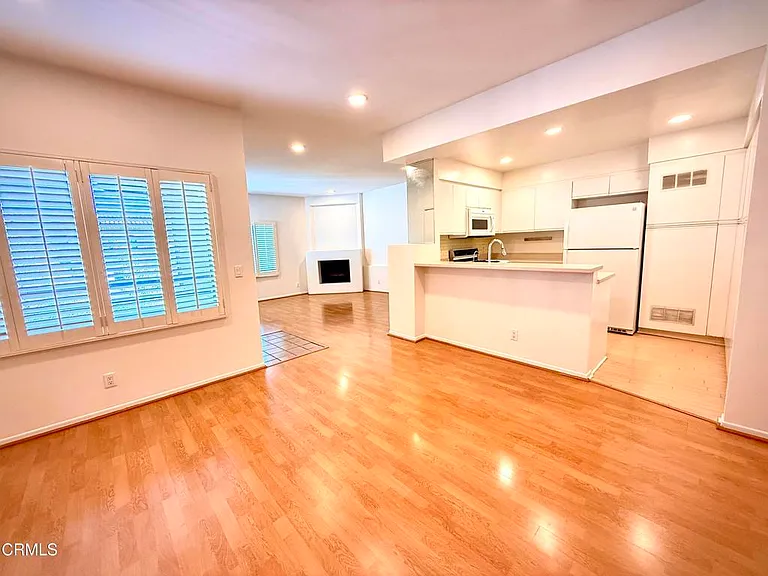 360 S Los Robles Ave #9 — Photo 12