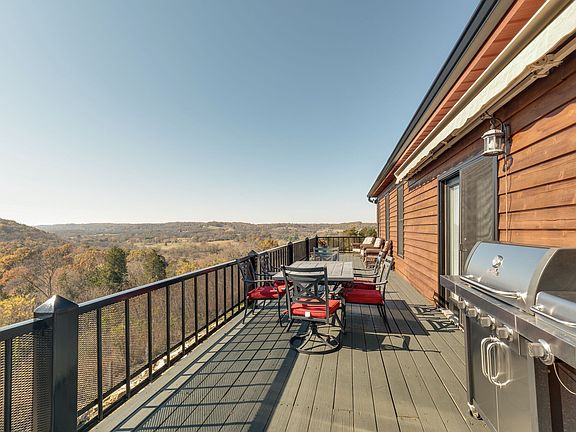 14th image of 327 Stoneybrook Rd
